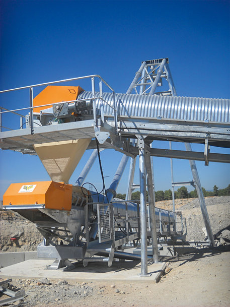 Drive solutions for continuous conveyors